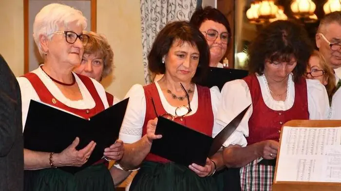 Am Samstagabend fand im Gasthof „Hirschenwirt“ der Familie Petzl in Schöder ein Volksmusik- und Liederabend statt.