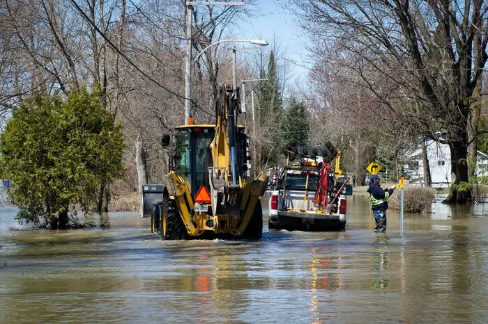 Heftig erwischt hat es auch die im Westen Quebecs nördlich der kanadischen Hauptstadt Ottawa gelegene Stadt Gatineau. Sie war schon 2017 von Überschwemmungen und 2018 von einem Tornado heimgesucht worden.