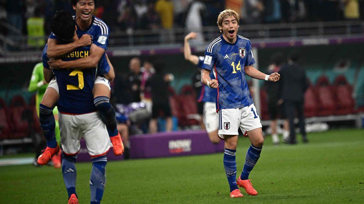 Japan jubelt über die große Überraschung, den Gruppensieg