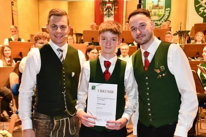 Der Musikverein wird von einem jungen Führungsteam geleitet: Obmann Daniel Miedl-Rissner (l.) und Kapellmeister Manuel Mang.