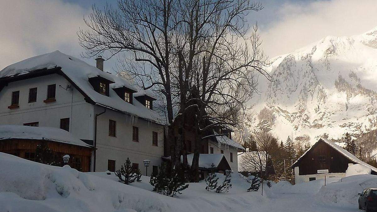 Der Alpengasthof Bodenbauer wurde erstmals 1888 errichtet. 1986 hat ihn ein Feuer zerstört