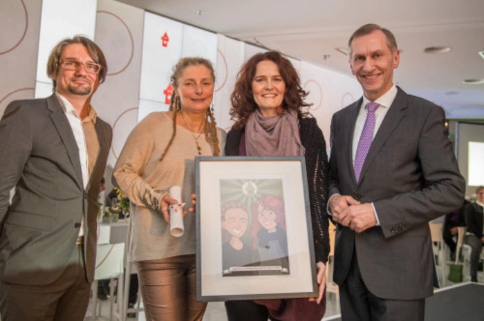 Die Siegerinnen in der Kategorie Soziales Gewissen: Beatrix Altendorfer und Andrea Breihuber (Nachhaltig in Graz) mit Michael Kloiber und Josef Pesserl (Arbeiterkammer).