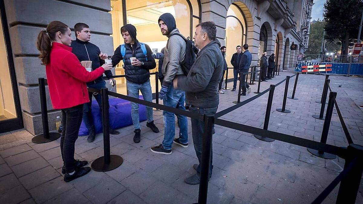 Es war vor den Apple-Geschäften mit einem größeren Ansturm gerechnet worden