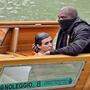 Kanye West und seine Frau am Boot in Venedig