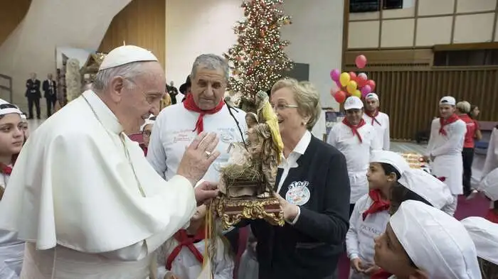 Es ist Franziskus fünfter Geburtstag als Papst. Glückwünsche trafen aus der ganzen Welt im Vatikan ein, unter anderem von Italiens Präsidenten Sergio Mattarella, der dem Pontifex im Namen aller Italiener zum Geburtstag gratulierte.  