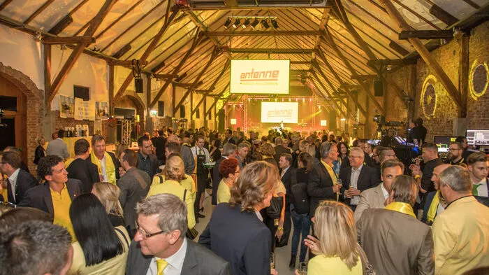 Mit rund 2000 geladenen Gästen wurde am Donnerstagabend das Antenne-Senderfest in der Grazer Seifenfabrik gefeiert.