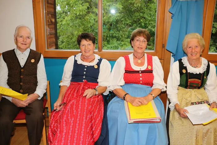 Die Stubmdichter Sepp Schmutzer, Maria Zwischenberger, Christa Lackner und Maria Kahn.