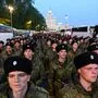 Russische Soldaten proben für die Parade am Tag des Sieges am 9. Mai. Viele von ihnen müssen früher oder später wohl auch an die Front in Ukraine.  