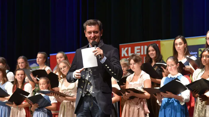 Am Samstag begann das heurige von der Kleinen Zeitung medial unterstützte Fest der Stimmen im Klagenfurter Konzerthaus. Erstmals treten in diesem Festjahr bei jedem der Termine, die durch ganz Kärnten führen, auch immer junge Menschen sängerisch in den Vordergrund. Am Samstag eröffneten die Singakademie Carinthia, das Oktet Suha und das Doppelsextett Velden.