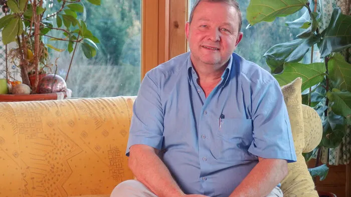 "Die Affen sind mein Leben!“, sagt Helmut in der jüngsten, bereits siebenten Ausgabe der ORF-„Liebesg’schichten und Heiratssachen“ am Montag, dem 26. August 2019, um 20.15 Uhr in ORF 2. Helmut lebt mit seiner zwölfjährigen Tochter und einem kleinen „Privatzoo“ mit unter anderem 20 Affen in Oberösterreich. Eine neue Partnerin müsste die Tiere akzeptieren.
