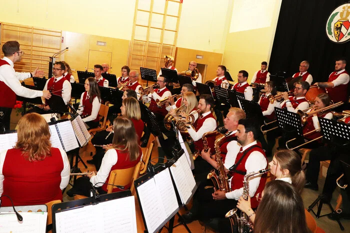 Musikkapelle Himmelberg unter der Leitung von Jakob Ebner.
