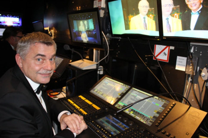 Hans-Peter Rauter arbeitet beim Licht- und Videoteam