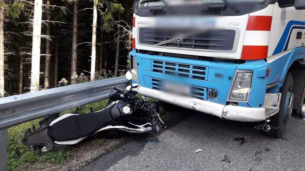 Der 66-jährige Motorradlenker wurde schwer verletzt