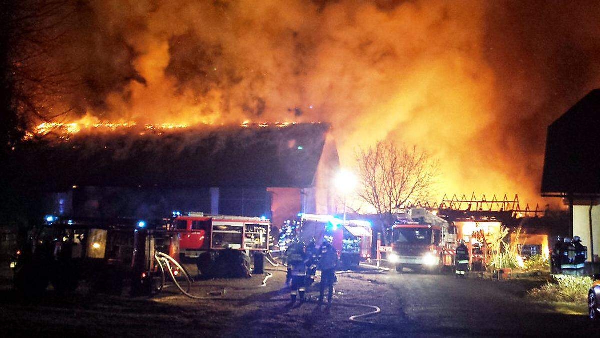 168 Feuerwehrmänner waren in der Nacht auf Sonntag im Einsatz