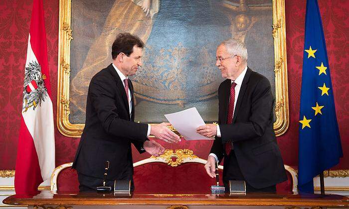 Bundespräsident Alexander Van der Bellen hat Grabenwarter heute als Präsident des Höchstgerichts angelobt