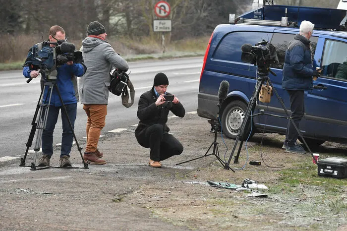 Philip sei nicht im Krankenhaus. Der Palast nannte zunächst keine weiteren Details. Dem britischen Nachrichtensender Sky News zufolge soll es sich um einen "kleineren Zusammenstoß" gehandelt haben.