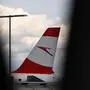 ABD0193_20200501 - SCHWECHAT - ÖSTERREICH: ++ THEMENBILD ++ Illustration zum Thema AUA / Austrian. Im Bild: Ein Flugzeug der Austrian Airlines aufgenommen am Freitag, 1. Mai 2020, am Flughafen Wien-Schwechat. - FOTO: APA/HELMUT FOHRINGER
