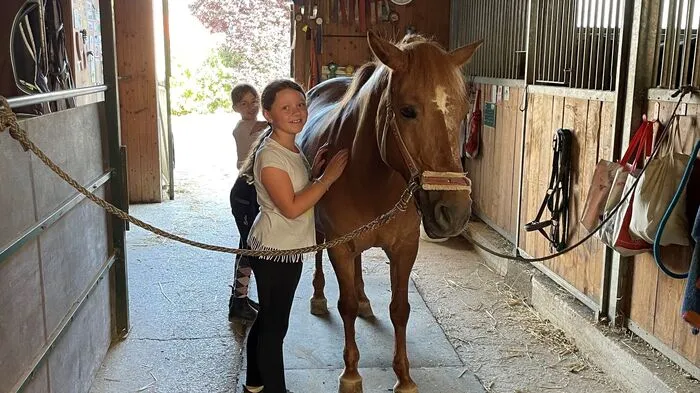 Die Kinder lernen an diesem Tagen viele Dinge rund ums Pferd.