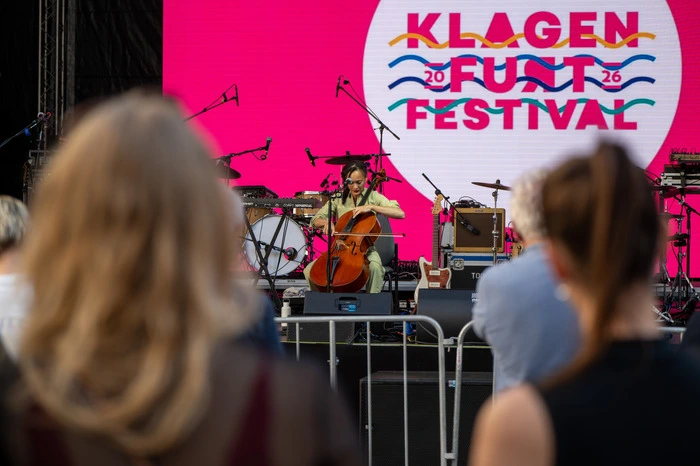 Die Eröffnung wurde musikalisch von Marie Spaemann und Nikotin bestritten