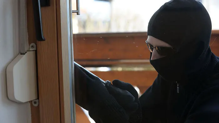 Einbrecher kam durchs Fenster (Symbolbild)