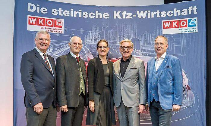 Tag der Kfz-Wirtschaft:  Josef Harb, Klaus Edelsbrunner, Geschäftsführerin Barbara Leitner, WK-Präsident Josef Herk und Josef Niegelhell 