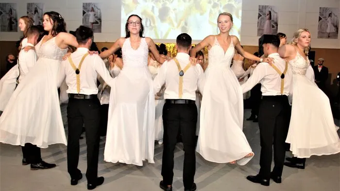 Eröffnungstanz mit Hebefiguren
