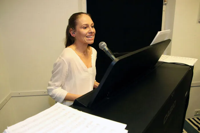 "Jedes einzelne meiner Lieder liegt mir am Herzen, ich liebe sie, deshalb ist meine Musik auch keine kommerzielle Musik", meinte die begnadete Sängerin und Klaviervirtuosin.