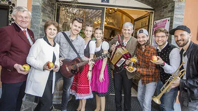 Die Band "Matakustix" unterhielt die Gäste bei der Apfelweinkost