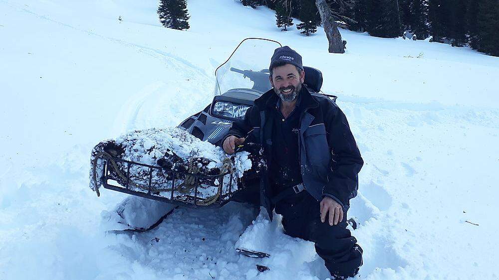 Rettungsaktion mit dem Skidoo auf 1800 Meter Seehöhe: Von dem Lamm ist nur ein verschneites Knäuel übrig