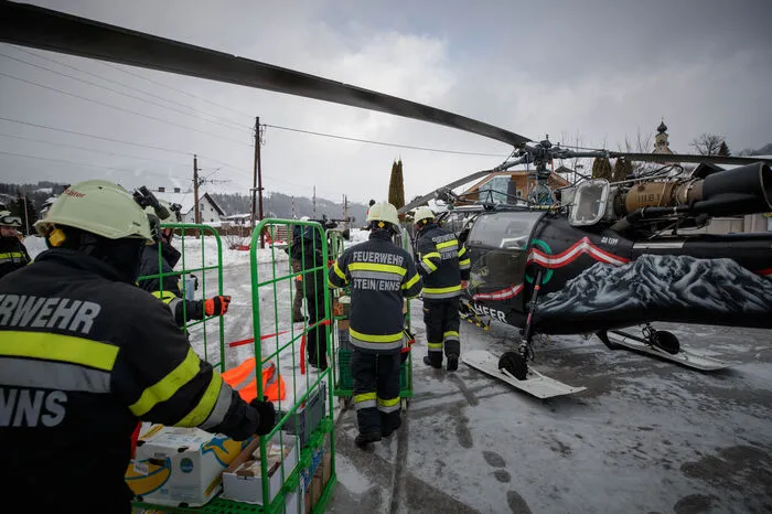 Ein Flug einer Alouette III aus Aigen im Ennstal mit Versorgungsgütern ins abgeschnittene Sölktal gelang.