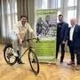 Luca Caska von Radsport Caska, Andreas Rath von Bikeleasing und Josef Ober, Bürgermeister von Feldbach