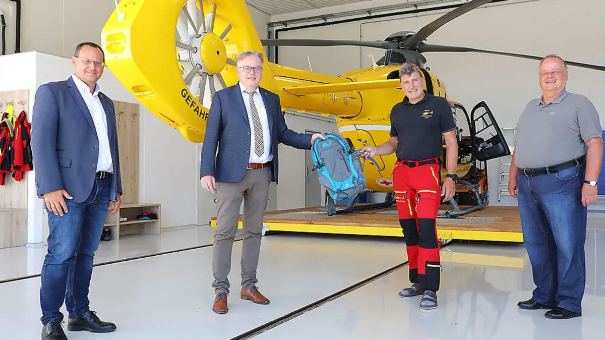 Hannes Karpjuk (Leiter Unfallverhütungsdienst der AUVA),  Hannes Weißenbacher (Direktor der AUVA Landesstelle Graz),  Captain Thomas Leitold – (Stützpunktleiter C17) und  Harald Frühwirth (Stv. Direktor der AUVA Landesstelle Graz) 