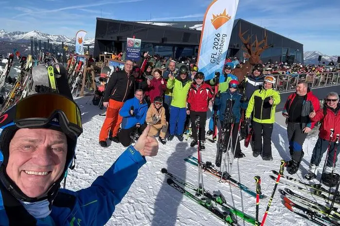 Schon früh am Morgen war klar: Dieser Tag wird ein besonderer. Strahlender Sonnenschein, bestens präparierte Pisten und jede Menge motivierte Jungflorianis sorgten für perfekte Rahmenbedingungen. Die Freude am Skifahren, Snowboarden oder Snowtubing war den Jugendlichen förmlich ins Gesicht geschrieben.