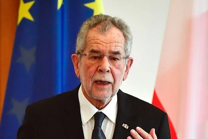 Österreichs Bundespräsident Alexander Van der Bellen (via Aussendung): "Sechs Mal hintereinander den Gesamtweltcup zu gewinnen, ist eine großartige, bisher unerreichte Leistung. Dazu muss man ein Ausnahmekönner sein. Ich gratuliere Ihnen dazu sehr, sehr herzlich."