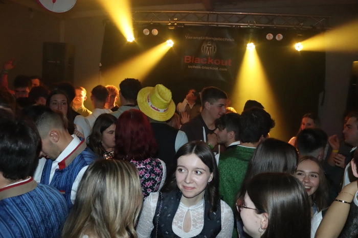 In der Disco sorgte DJ Potter für ausgelassene Ball-Party-Stimmung.