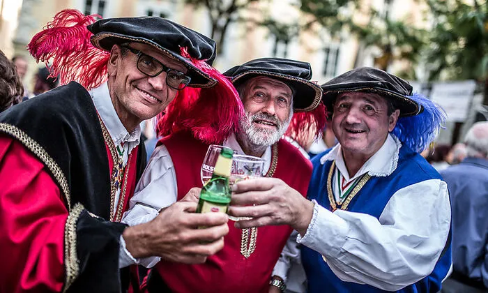 Ein Prost der Stadtrichter auf einen gelungenen Altstadtzauber.