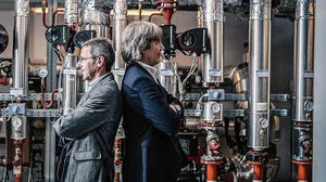 Leitwölfe in der  Lehrlingsausbildung: Herbert Walser  (li., Magna) verantwortet 230 Lehrlinge, ­Gerhard Czelecz  ­(Siemens) rund 54