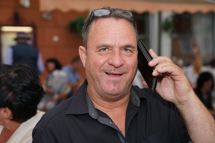 Hans Bärnthaler von der Big Band Gmünd organisiert letzte Details