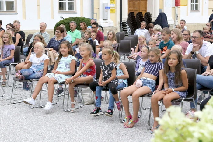 Auch auf die Kleinen wurde nicht vergessen, kamen sie bereits am Nachmittag beim Kinderstück „Herr Dommeldidot, mein Kobold" voll auf ihre Kosten. 