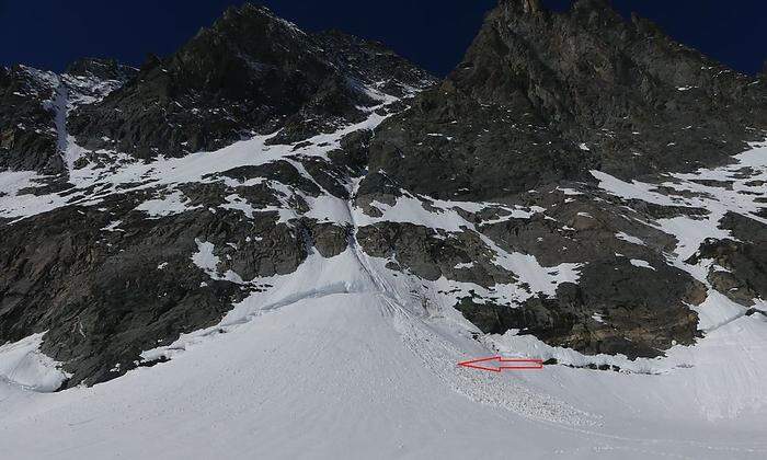 Der Bergsteiger ist rund 300 Meter abgestürzt und erlitt dabei tödliche Verletzungen