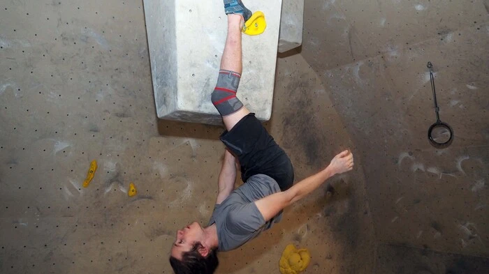 In der Klagenfurter Boulderamahalle trafen sich Kletterer am Samstagnachmittag zum dreistündigen Kletterbewerb Glühdreinachtsbouldern. Jeder hatte ab 16 Uhr drei Stunden lang Zeit, sich durch den Kletterparcours zu hanteln. Gewonnen haben Nicolai Uznik und Mattea Pötzi.