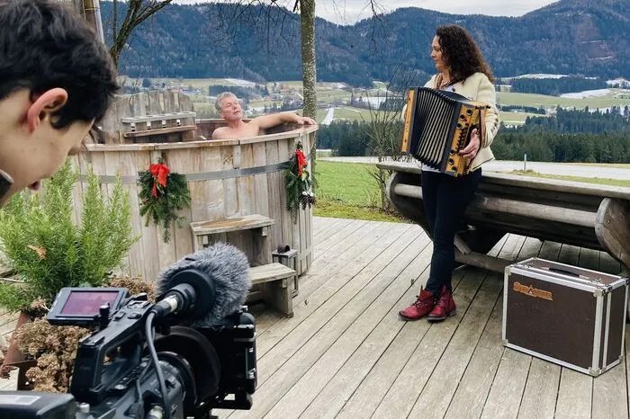 Klicken Sie sich durch die Fotos aus der TV-Doku, die am 9. Februar Premiere feiert.