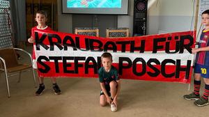 In Kraubath stehen die großen und kleinen Fußballfans hinter ihrem Ehrenbürger Stefan Posch