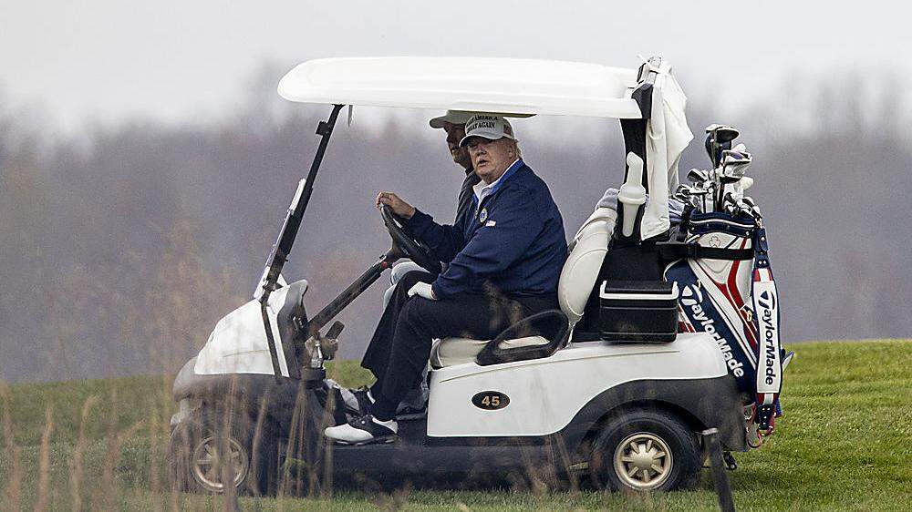 Donald Trump lenkt sich mit Golfen von seiner Niederlage ab
