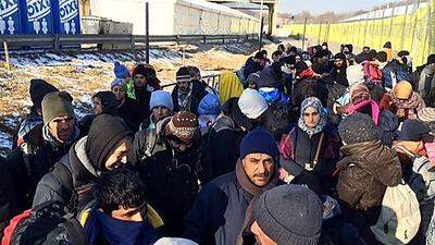 Die ersten Flüchtlinge, die über das neue Grenzmanagement-System abgefertigt wurden