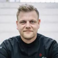 Das „Rouge Noir“ im Neusacherhof am Weißensee von Stefan Glantschnig verbessert sich von 16,5 auf 17 Punkte und steigt damit in die Vier-Hauben-Liga auf.