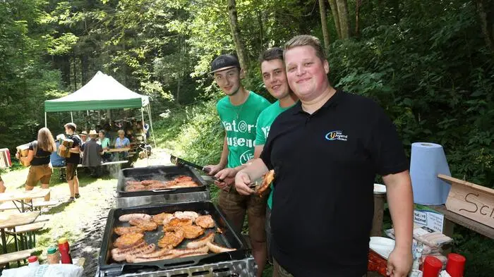 Die Landjugend Obdach hat in den letzten Monaten beeindruckende Arbeit geleistet, indem sie den Wanderweg Granitzenbach umfassend instand gesetzt hat.