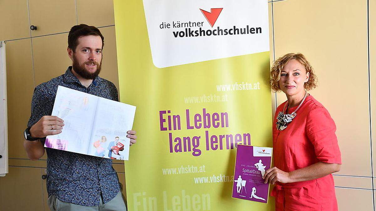 Benjamin Hell und Felicitas Wachschütz bei der Vorstellung des neuen Kursprogramms in Spittal