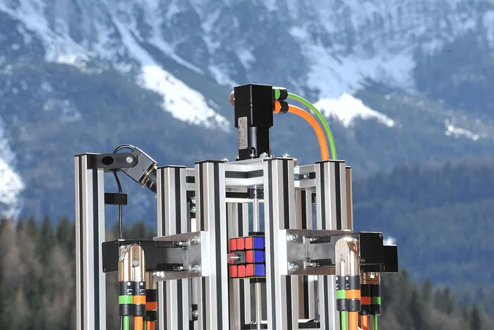 Die Zauberwürfel - "Lösungsmaschine" vor dem Grimming in Tauplitz