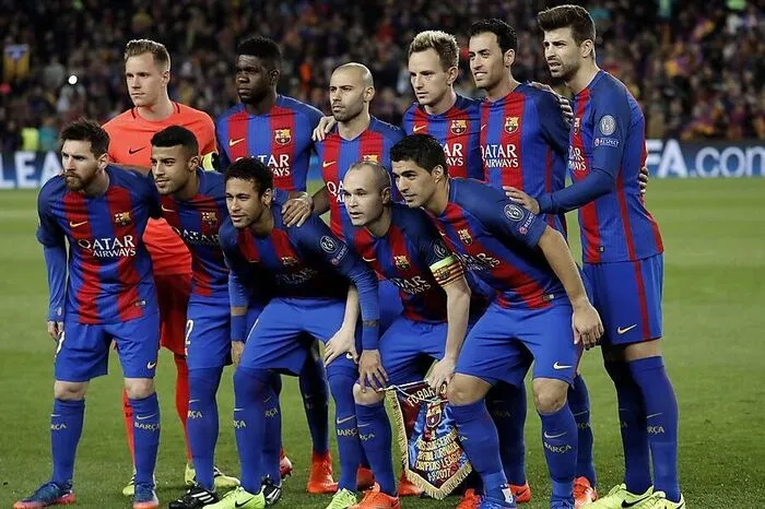 Startelf Barcelona (von links nach rechts): Hinten: ter Stegen, Umtiti, Mascherano, Rakitic, Busquets, Pique Vorne: Messi, Rafinha, Neymar, Iniesta, Suarez